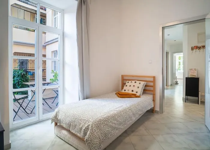 Cozy 2-Bedroom Apartment