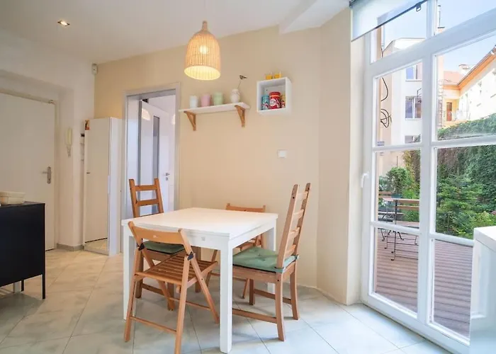 Cozy 2-Bedroom Apartment